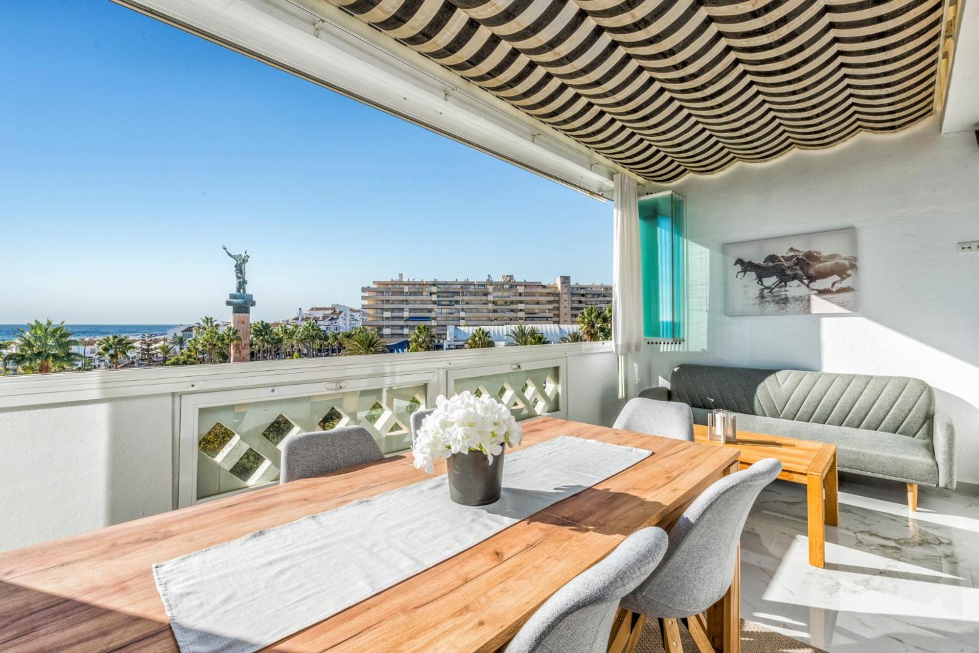 Beachfront Penthouse With Sea Views Puerto Banus Apartment *