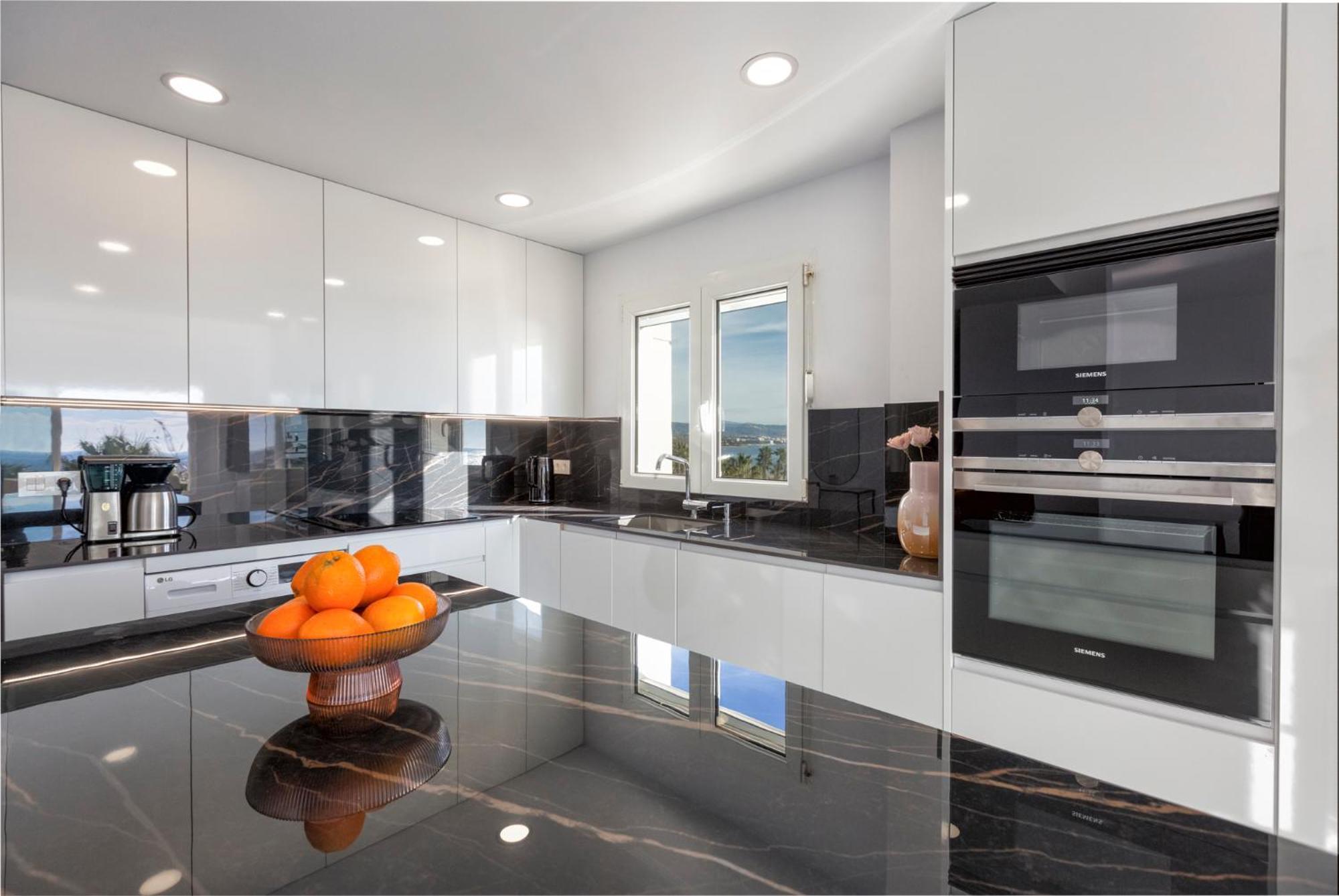 Apartment Beachfront Penthouse With Sea Views Puerto Banus *